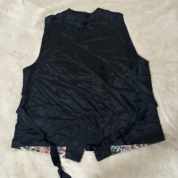 Vintage Cabin Creek Multicolor Floral Vest size Medium Tall - Picture 2 of 5